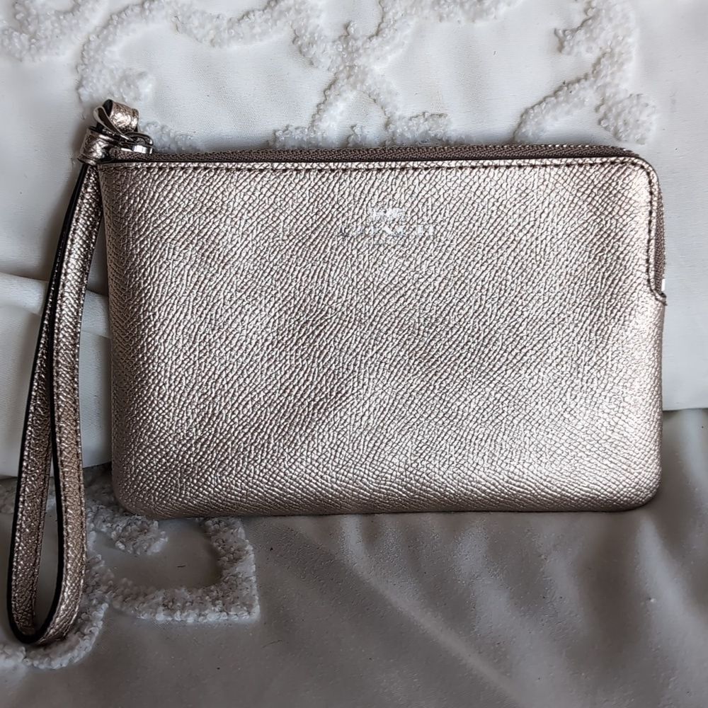 COACH Corner Zip Wristlet Metallic crossgrain leather RARE color- Rose Gold - Picture 7 of 17